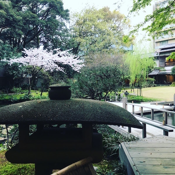 浮月楼・石塔